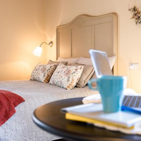 Casale Corte Cerro B&B Tra I Laghi المظهر الخارجي الصورة